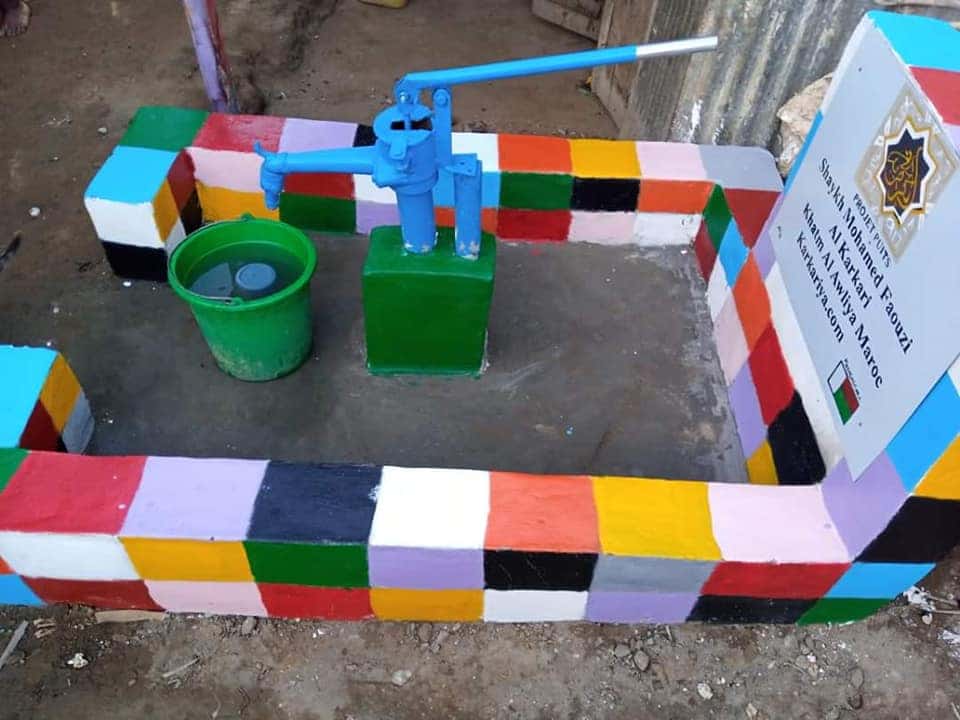 La karkaris malgaches construisent un puits à Tsianaloka