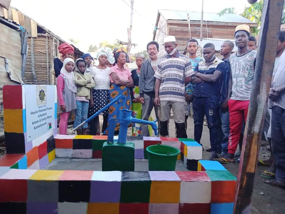 La karkaris malgaches construisent un puits à Tsianaloka
