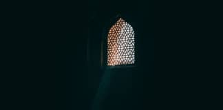 Cheminer en tant que « musulman libre » ou disciple dans une tariqa soufie ?
